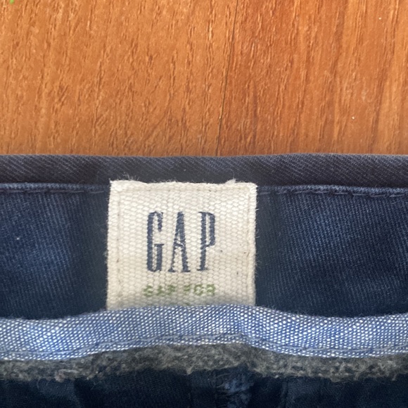 5. Gap jeans that are comfortable for plus girls and it’s 11 size for a bluepant - Picture 2 of 2